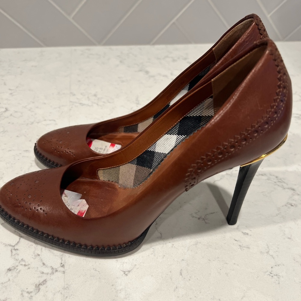 Burberry cognac-colored heels, size 39. (Fits size 8)